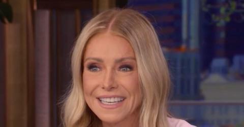 Photo of Kelly Ripa and Mark Consuelos.