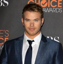 2010__01__kellan_lutz_Jan.15news 222&#215;225.jpg