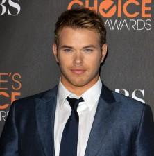 2010__01__kellan_lutz_Jan.15news 222×225.jpg