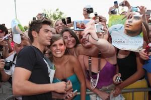 2010__07__Zac_Efron_July22_35 300&#215;199.jpg