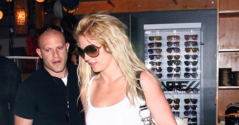 2010__03__Britney_Spears_March19_50.jpg