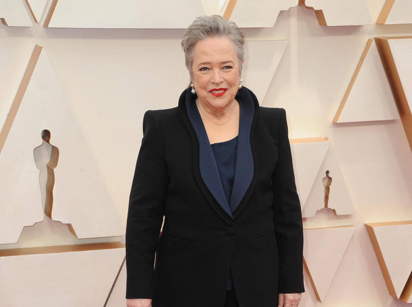 kathy bates lost  pounds weight struggled walk shape