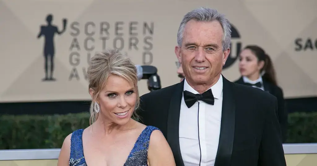 robert f kennedy jr cousin attacks cheryl hines measles outbreak texas