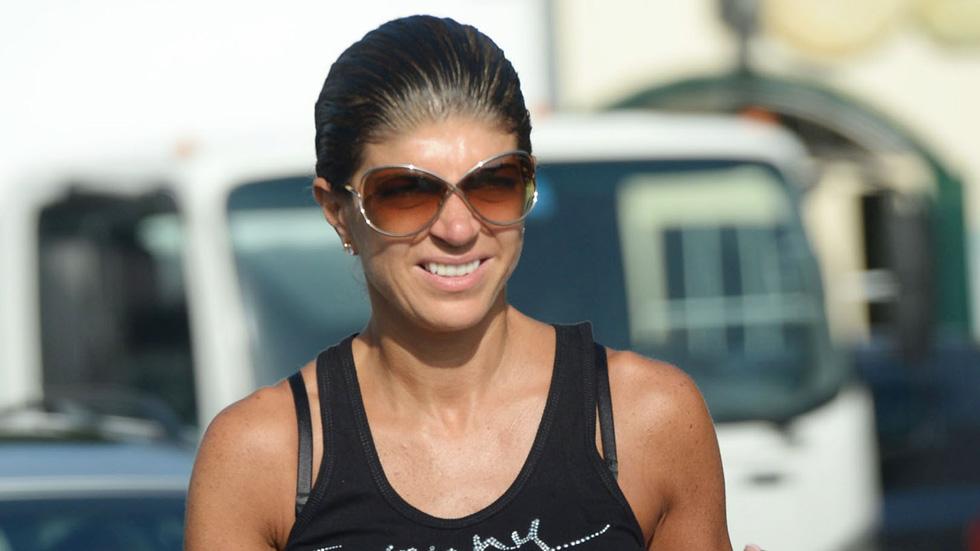 EXCLUSIVE: Teresa Giudice grabs morning bagels with her daughters at the Jersey Shore