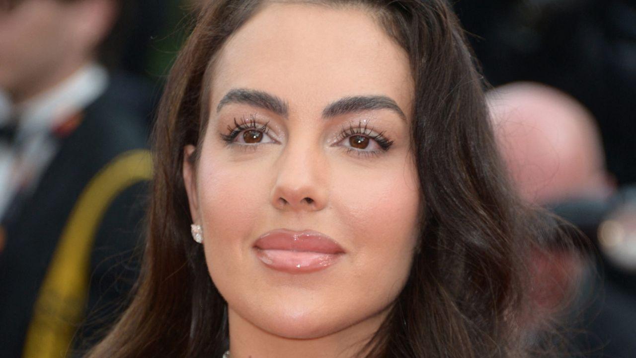 Image of Georgina Rodriguez defended her body in her Instagram post, saying she loves her 'curves.'