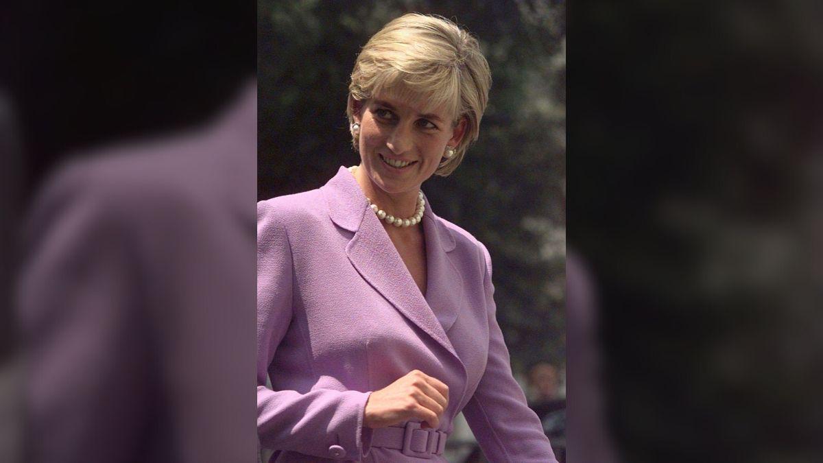 image of Princess Diana gifted Princess Anne a sweater for the holidays. 
