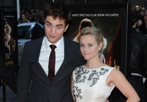 2011__04__Robert_Pattinson_Reese_Witherspoon_April18newsnea 300×208.jpg