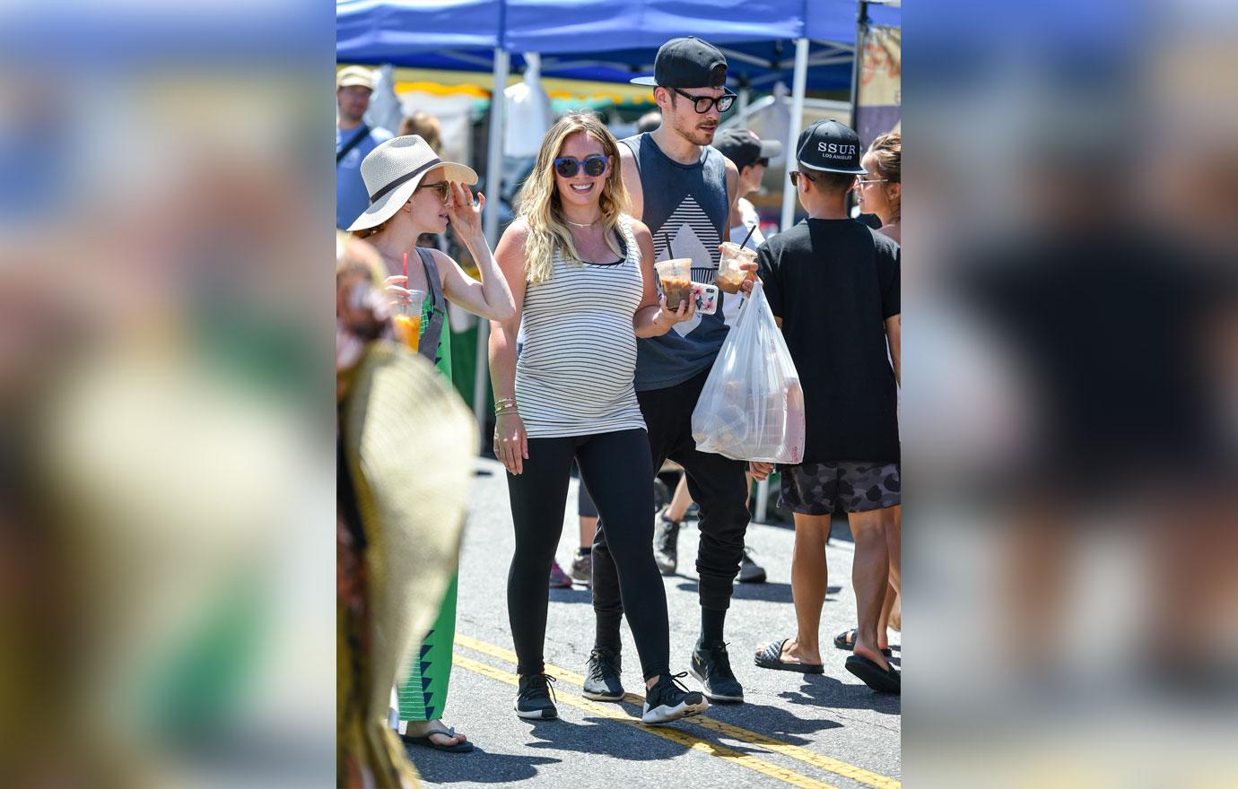 Pregnant hilary duff hit up farmers market 3