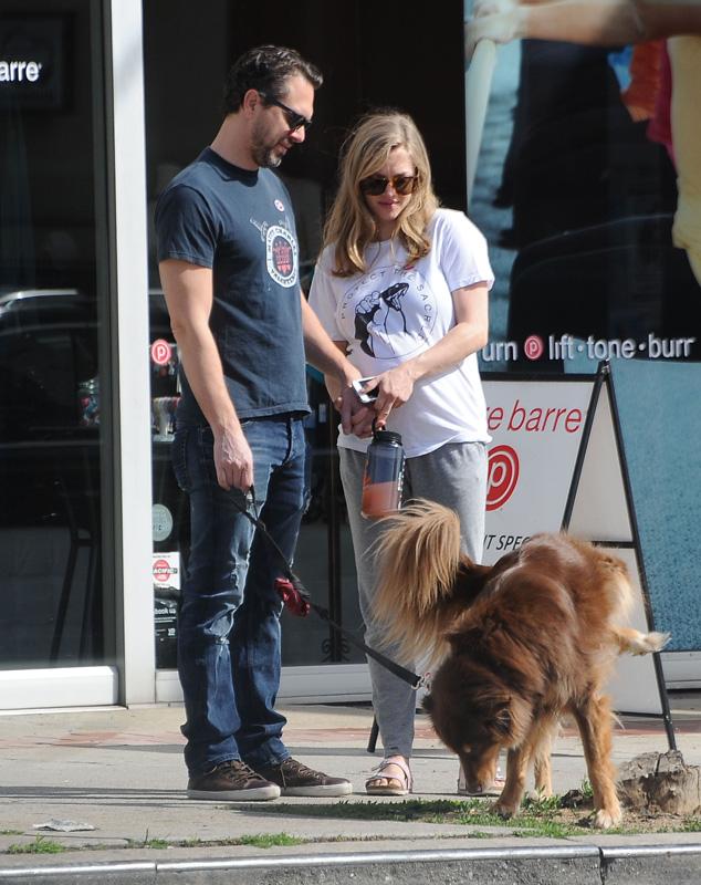 Exclusive&#8230; Pregnant Amanda Seyfried &amp; Thomas Sadoski Out For Breakfast In West Hollywood