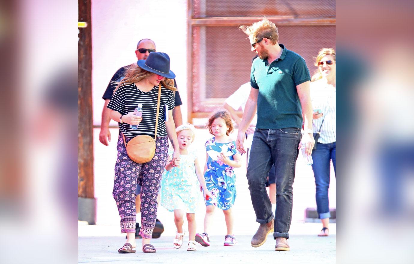 [PICS] Drew Barrymore & Daughters Reunite With Ex Will Kopelman