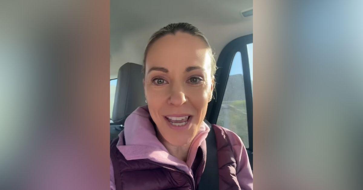 image of Kate Gosselin is walking again 82 days after a serious leg injury.