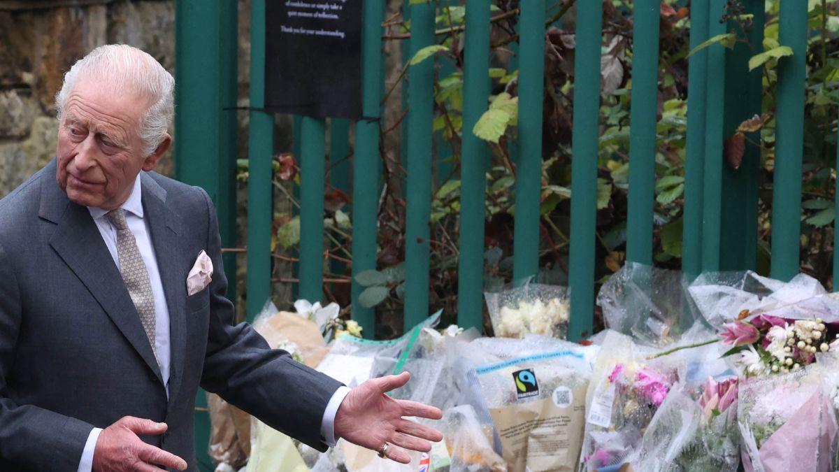 image of Dumfries House, located about 40 miles south of Glasgow, was built between 1754 and 1759 for William Crichton-Dalrymple.