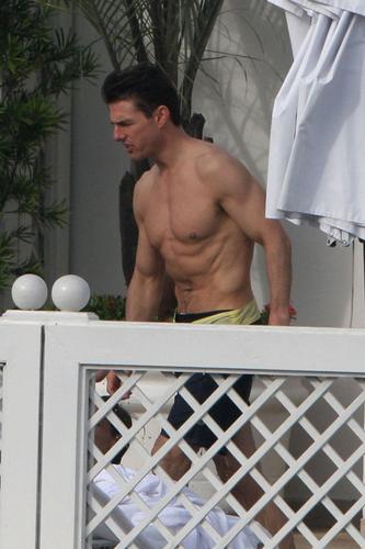 Tom Roussey Body OK! Exclusive: Tom Cruise Is Getting His Ripped Body Back To Attract A ...
