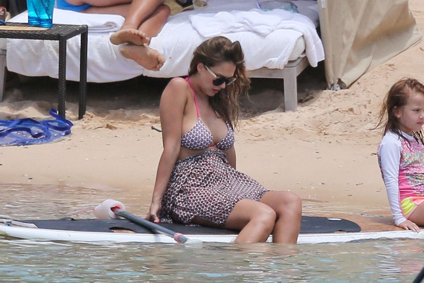 Jessica Alba Pregnant Bikini Baby Bump Photos 06