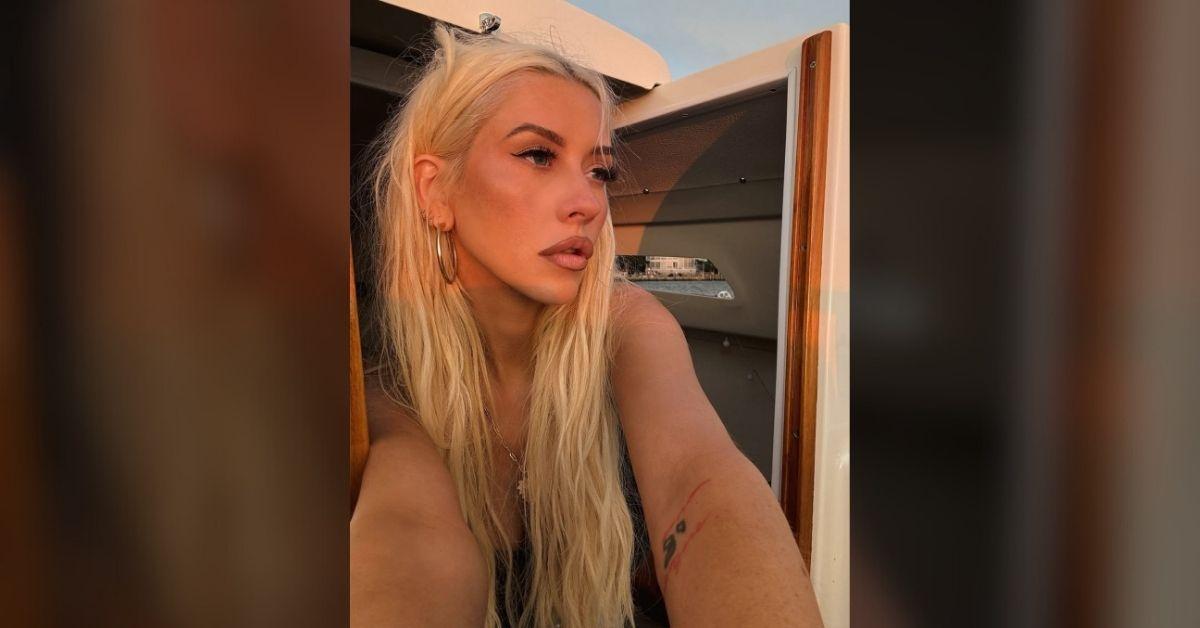christina aguilera glows magic hour selfie after weight loss