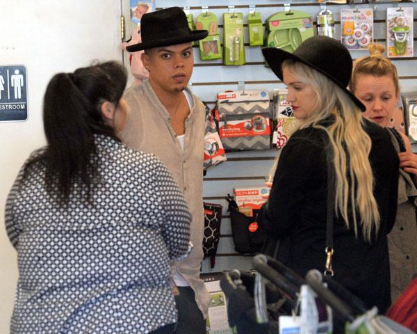 Ashlee simpson evan ross baby shopping 02