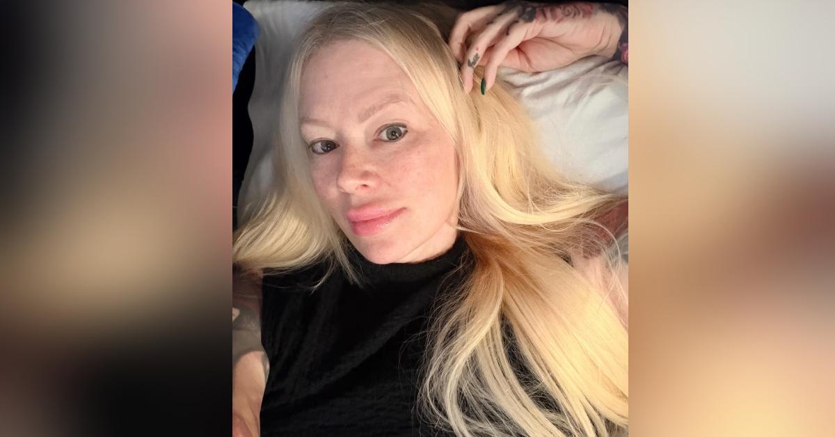 Photo of Jenna Jameson snapped a selfie while wearing no makeup and using no filters.