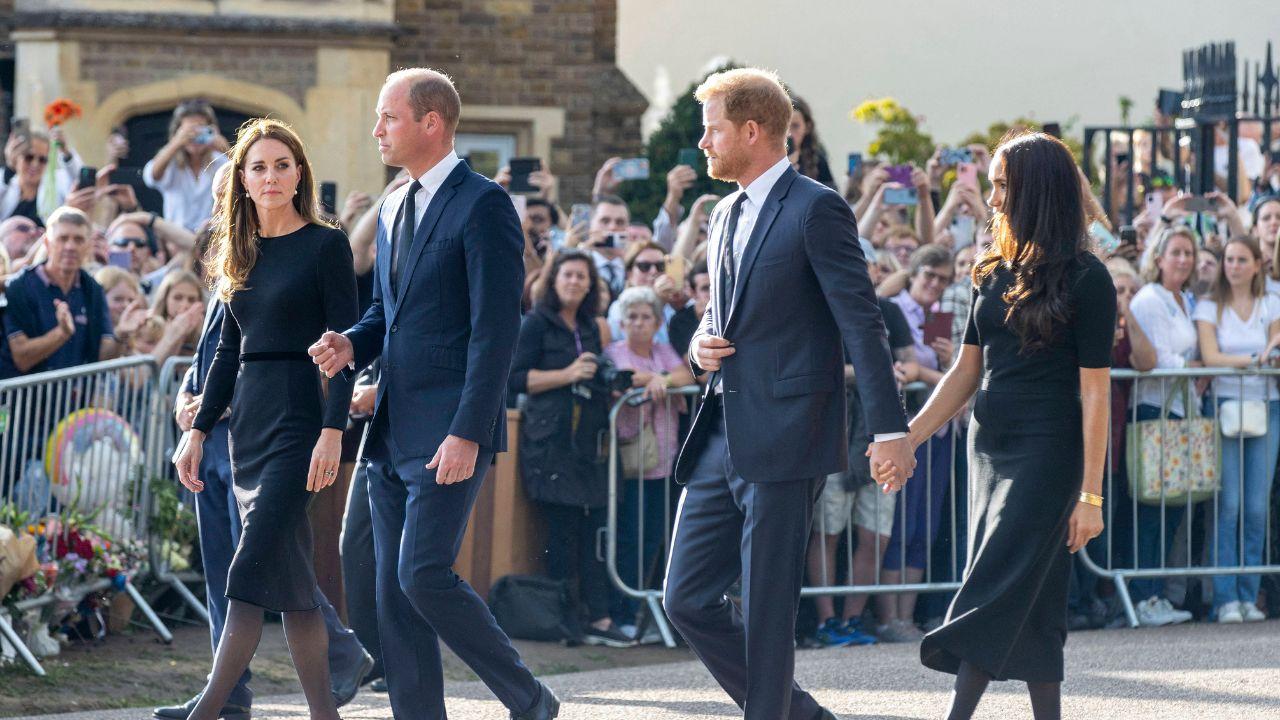 image of royal family