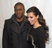2010__03__kim_kardashian_mach23_a 225×204.jpg
