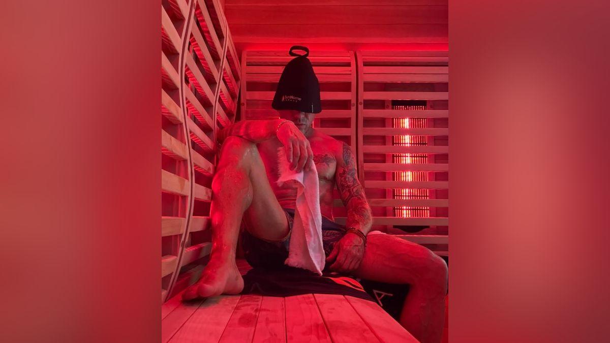 Image of Ryan Phillippe stripped down in the sauna.
