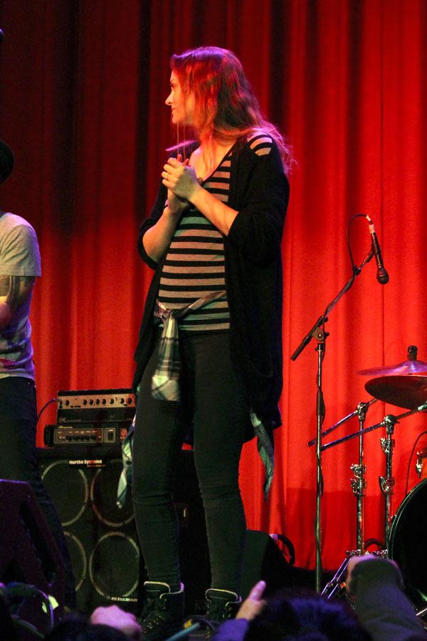 Leighton meester baby bump pregnant 04