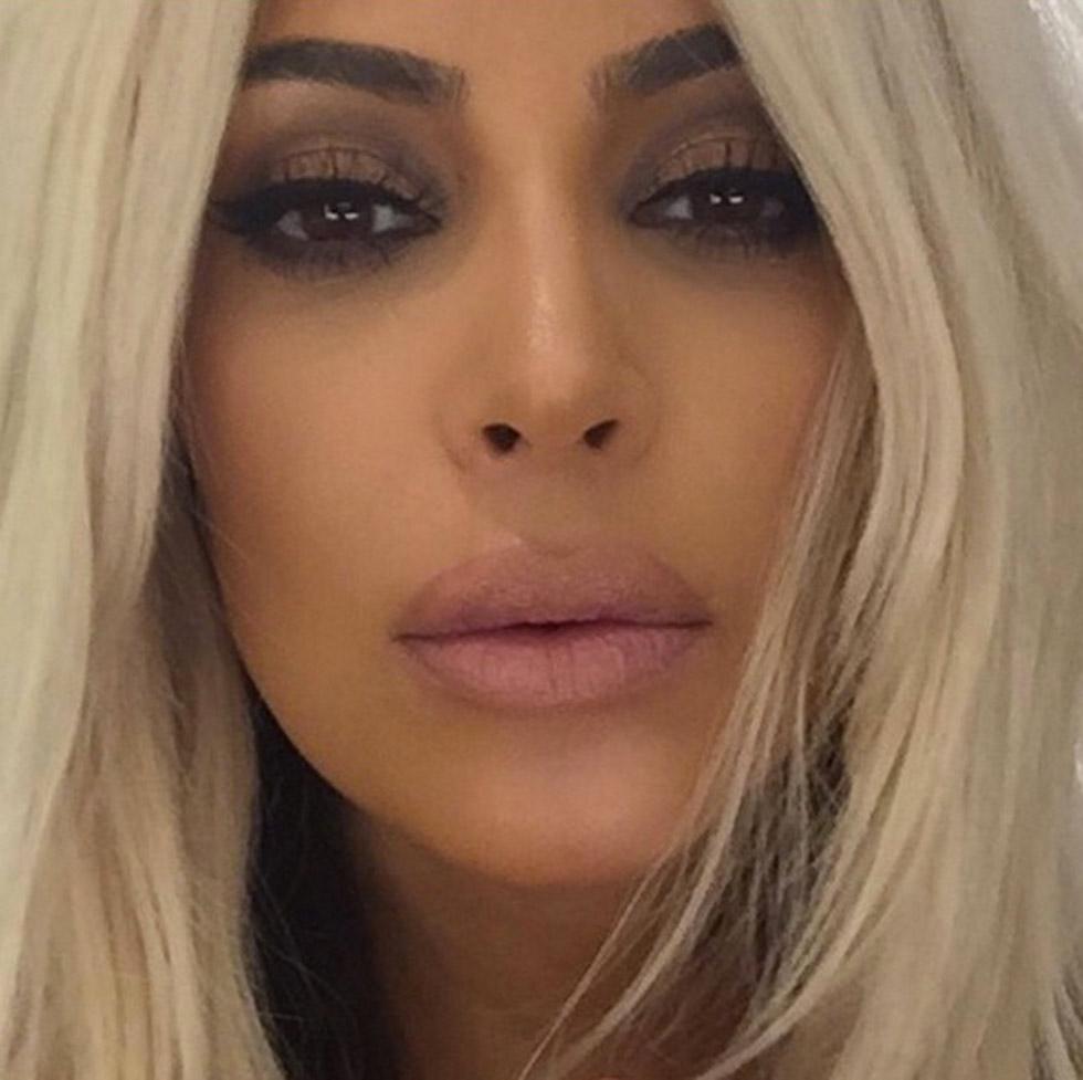 Kim kardashian blonde hair selfie