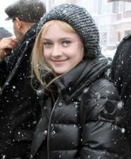 2010__01__Dakota_Fanning_Runaway_Sundance_Jan23_44 185&#215;225.jpg