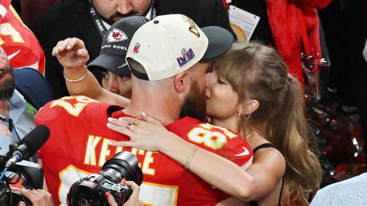 will taylor swift perform wedding travis kelce