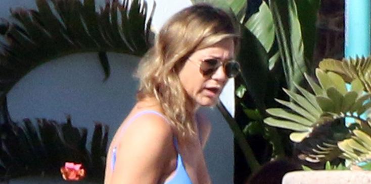 Exclusive&#8230; Premium: Jennifer Aniston Celebrates Birthday With Friends At Los Cabos Resort **NO USE W/O PRIOR AGREEMENT &#8211; CALL FOR PRICING**