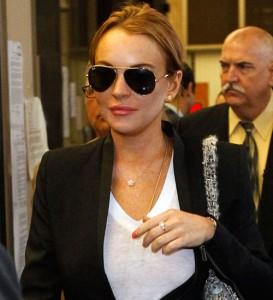 2010__10__lindsay_lohan_oct28 273&#215;300.jpg