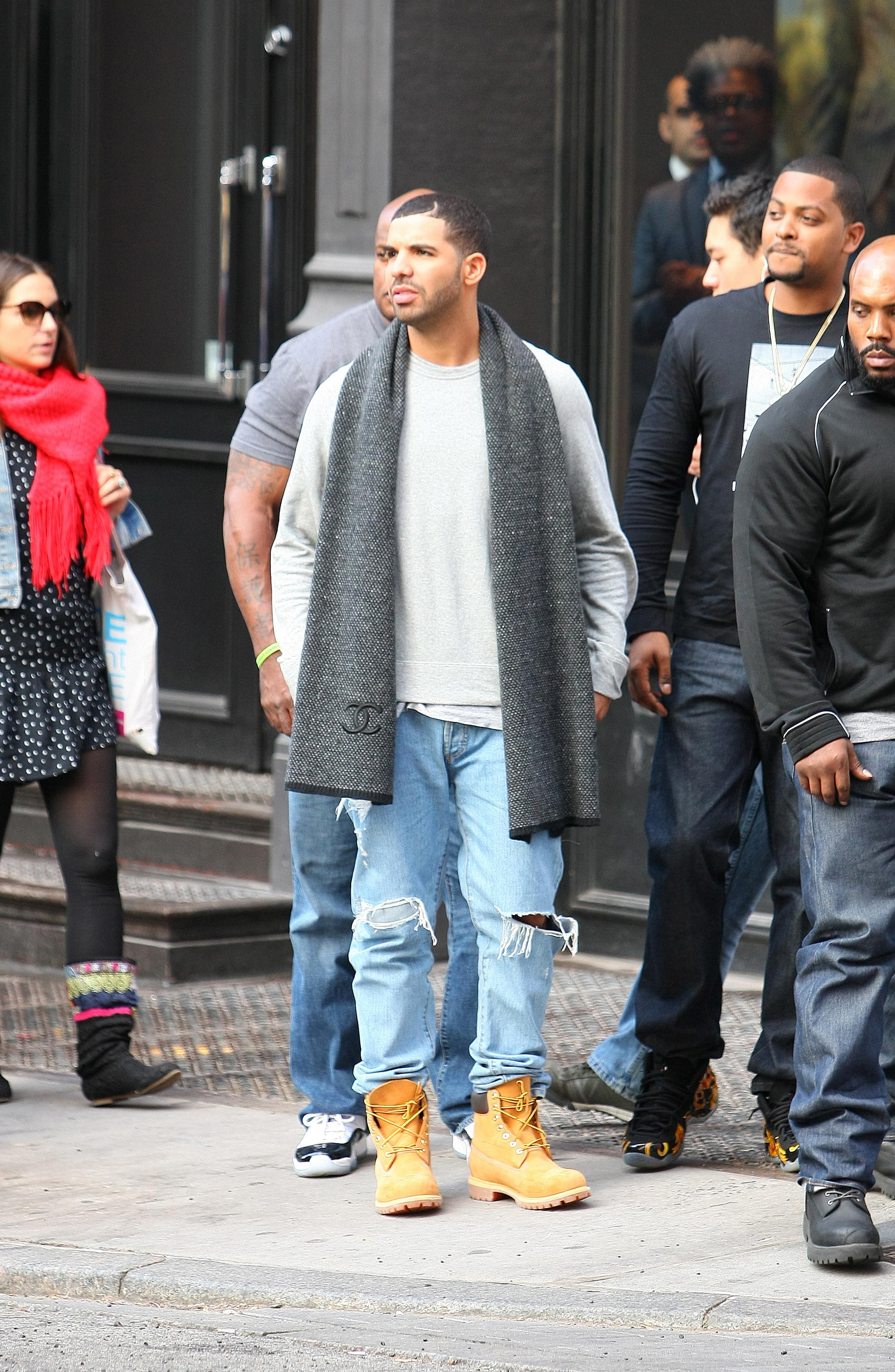 Drake shopping in SoHo New York