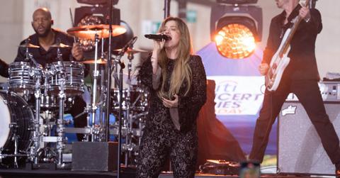 Photo of Kelly Clarkson