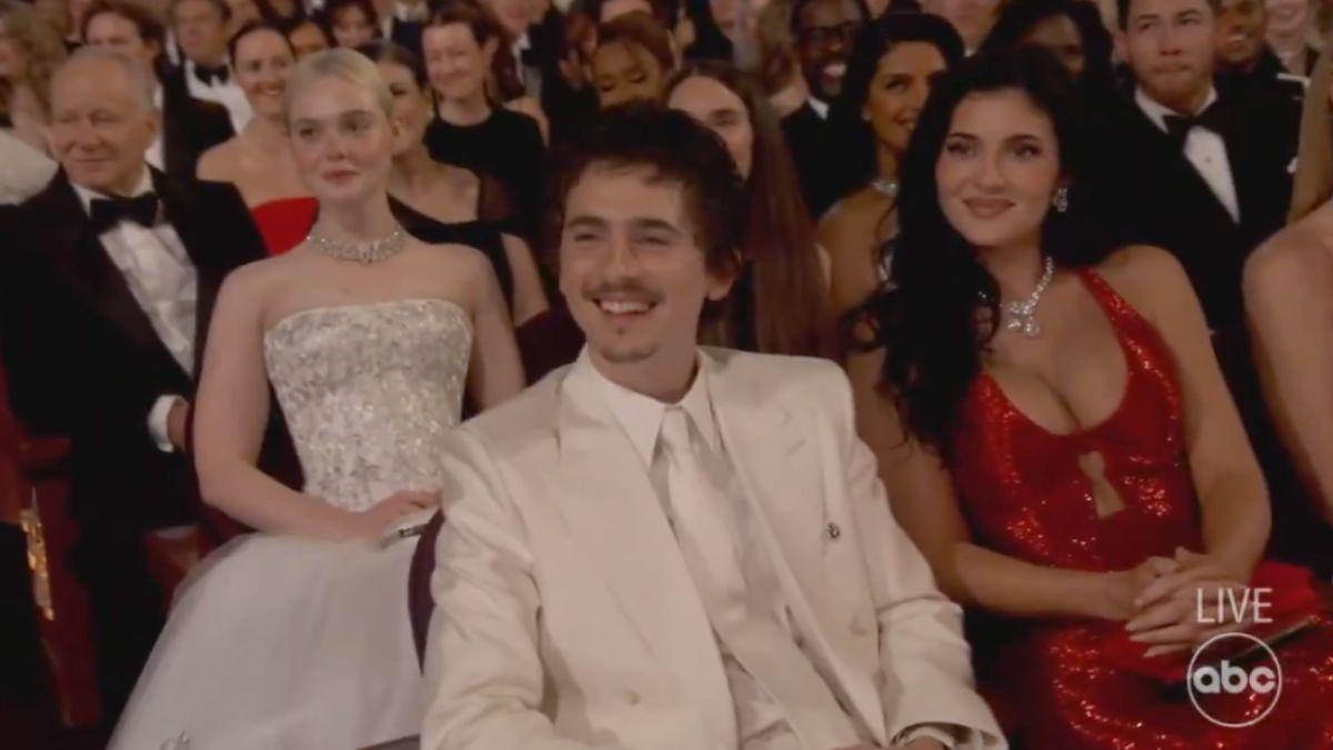 Photo of The Best Actor nominee smiled and laughed at the comedian's joke.