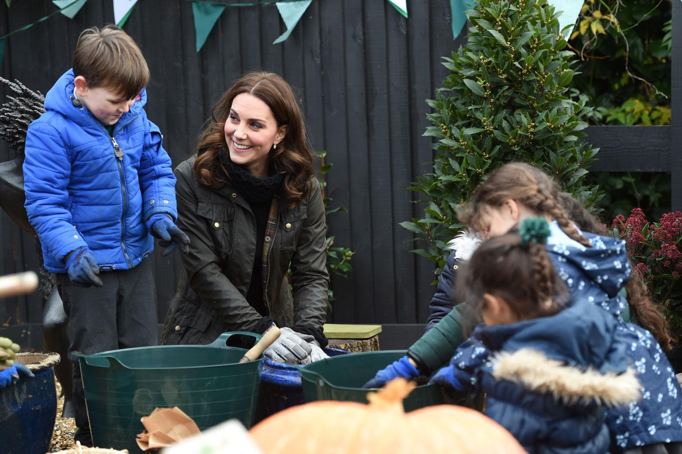 pregnant kate middleton gardening kids pics 09