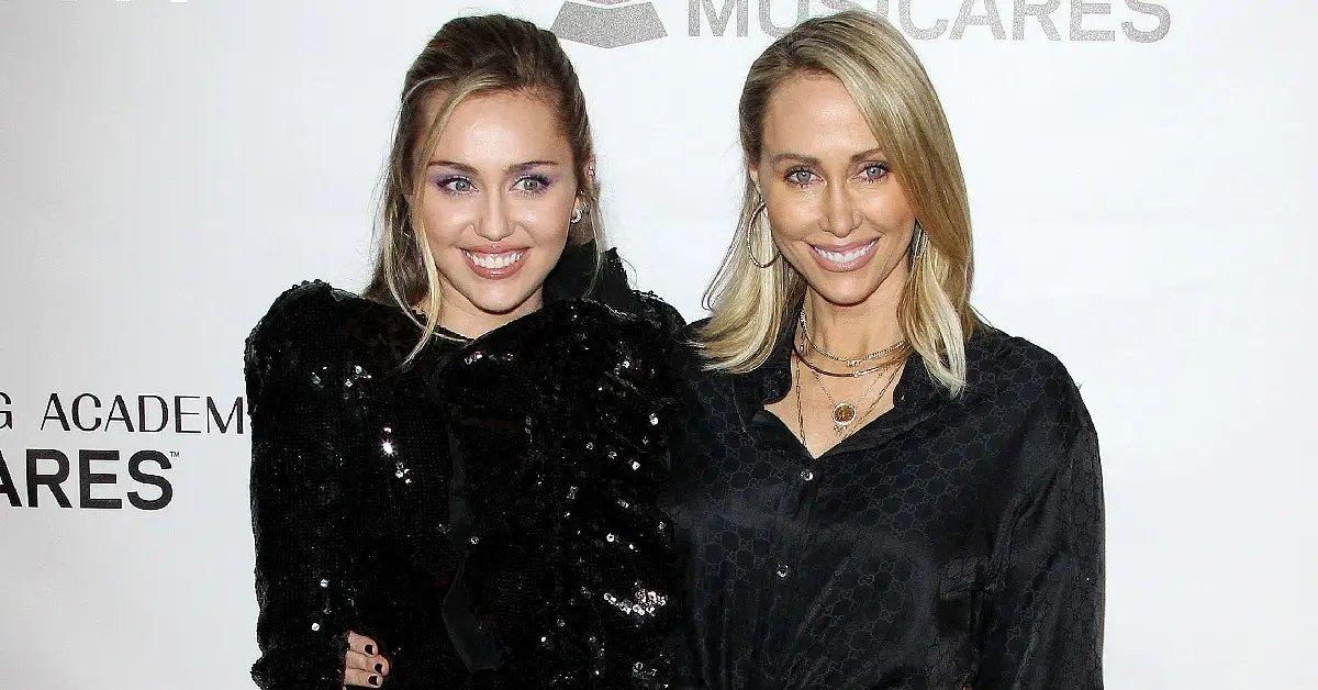 Photo of Miley and Tish Cyrus