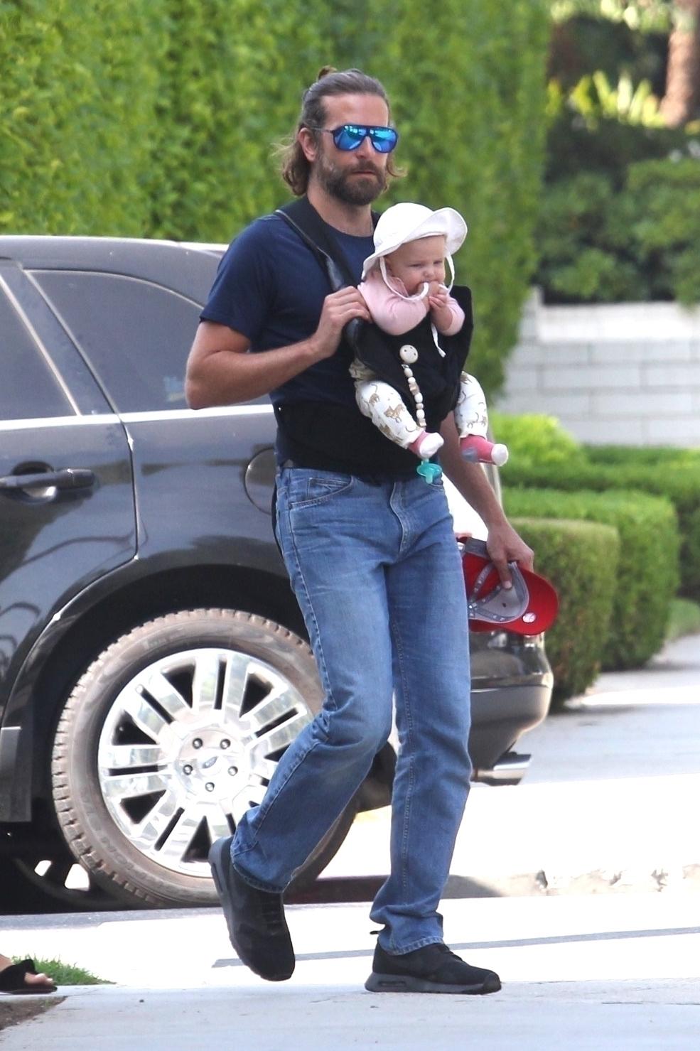 *PREMIUM EXCLUSIVE* Bradley Cooper and Irina Shayk look like the perfect family as they take their baby to the Farmer&#8217;s Market