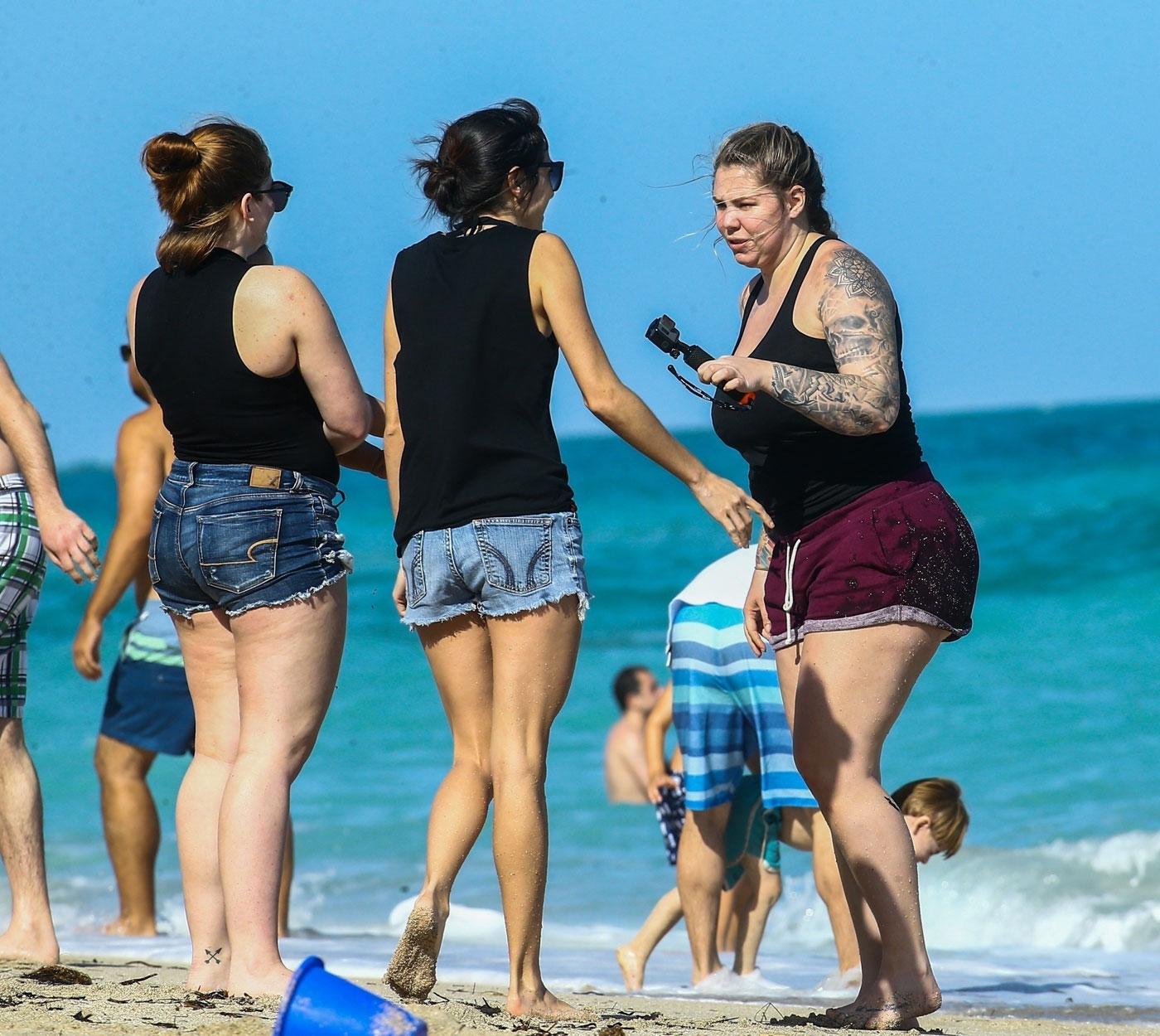 *EXCLUSIVE* Kailyn Lowry hits the beach with Baby Lux in Miami