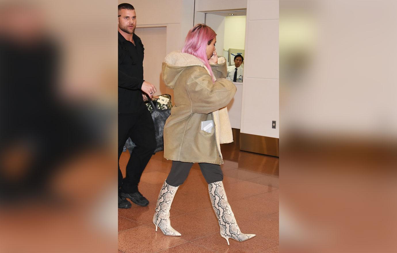 Pink haired Kim Kardashian and sisters Kourtney and Khloe Kardashian land in Tokyo