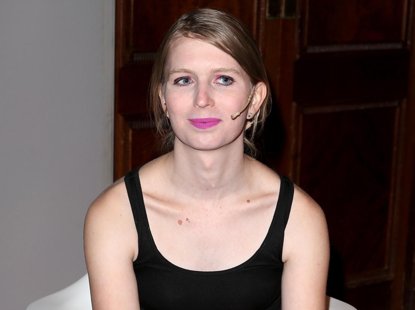 grimes gf chelsea manning