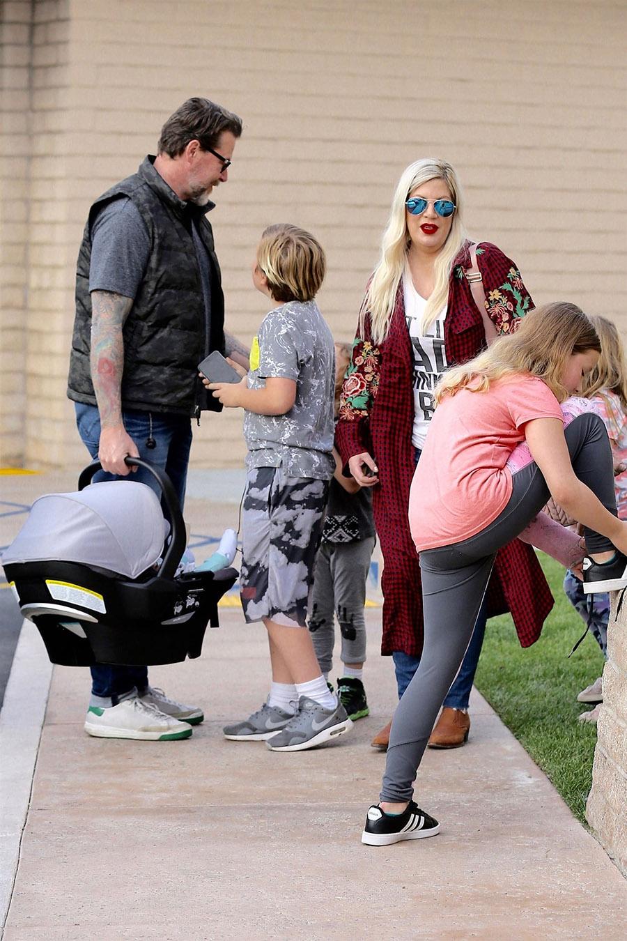 Tori Spelling Dean McDermott family dinner