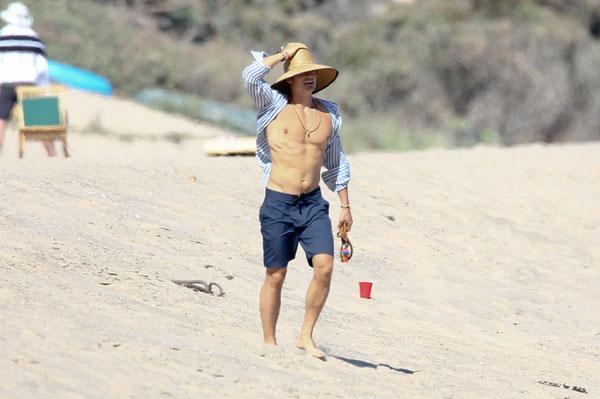 orlando bloom shirtless beach