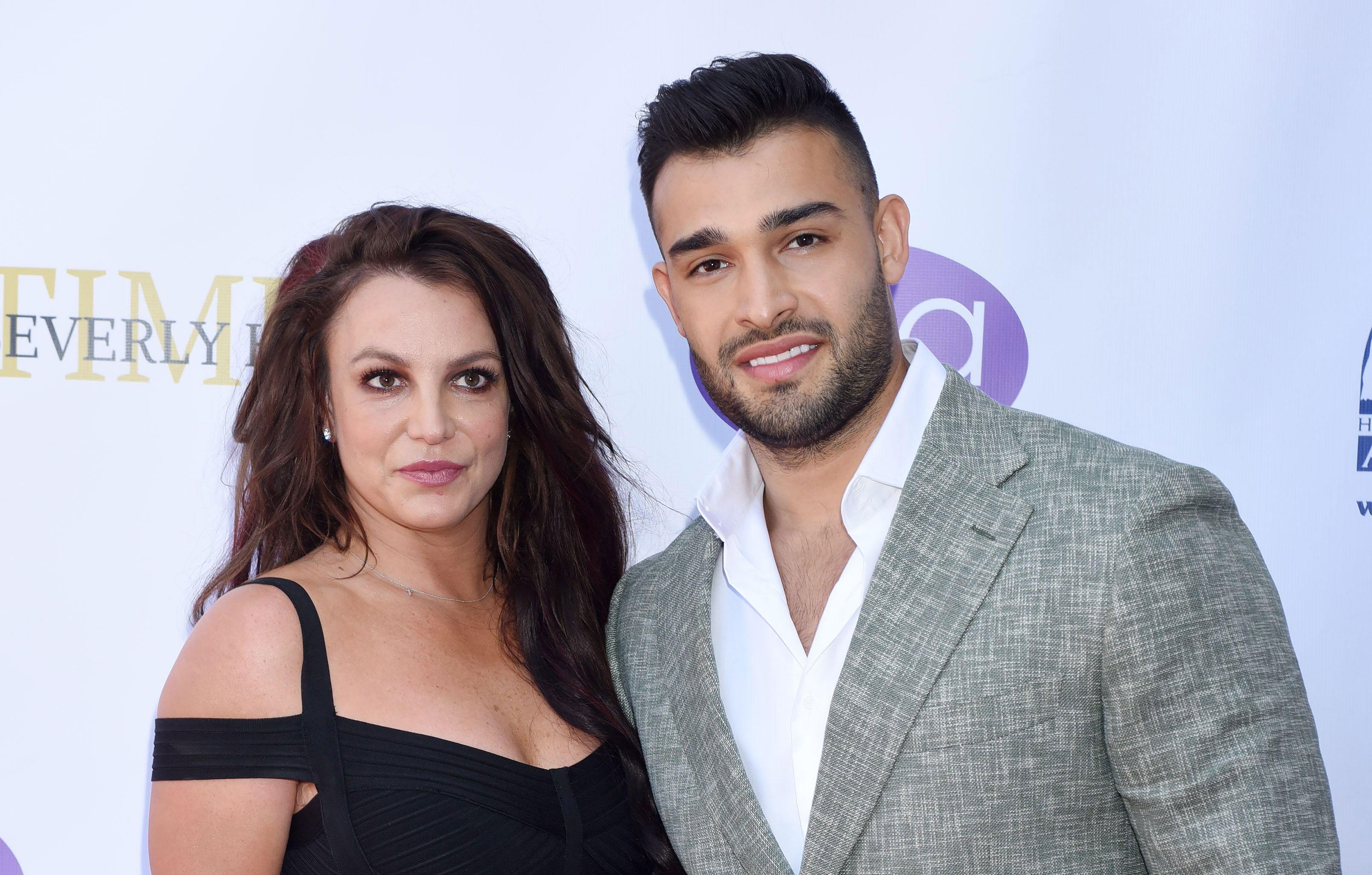 britney spears sam asghari planning lavish malibu wedding fireworks orchestra food