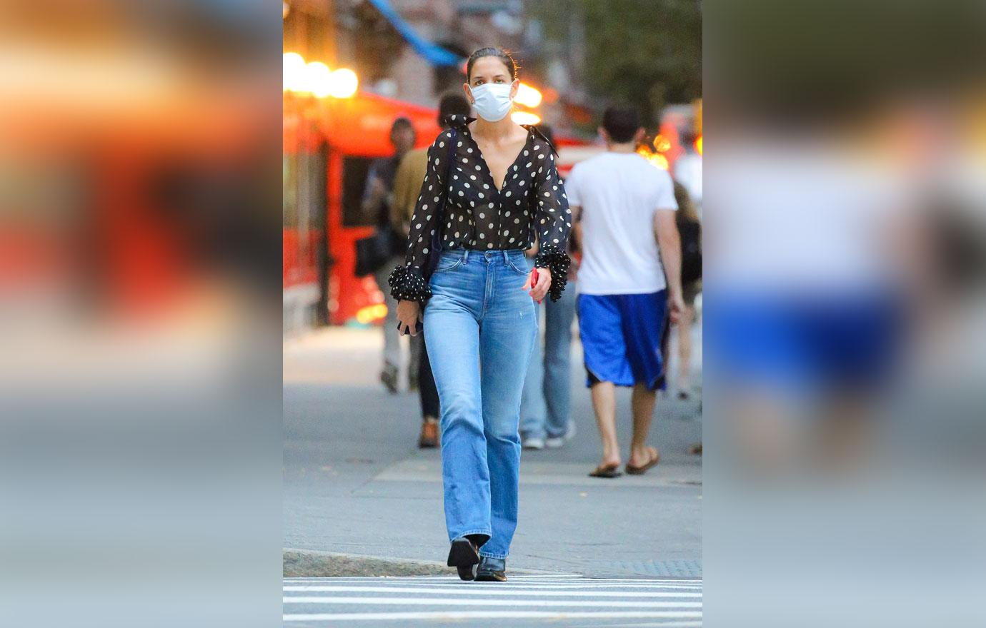 katie holmes spotted with mystery man in nyc before heading to the theatre