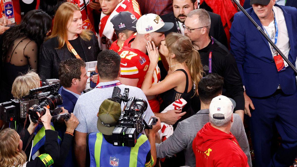 image of Taylor Swift frequently goes to Travis Kelce's football games. 