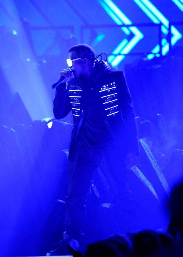 Kanye west grammy awards 2015 performance ap