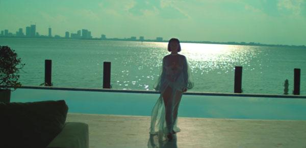 Rihanna Exposes Naked Body In Shocking New Music Video!