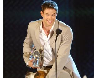 2010__07__Do_Some_Show_JulyMAIN 300×255.jpg