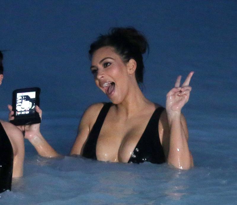 EXCLUSIVE: **PREMIUM EXCLUSIVE RATES APPLY, STRICTLY NO WEB UNTIL 1PM PST THURSDAY APRIL 28TH**Kim Kardashian celebrates a day at the Blue Lagoon, Iceland with her friends and family