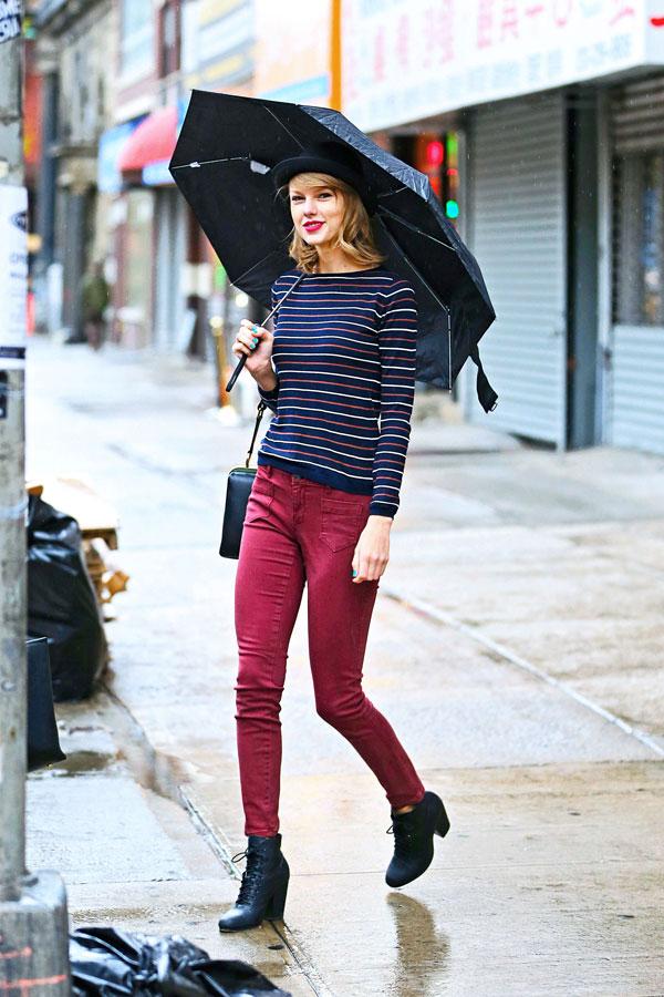 Taylor Swift Rocks Knee-High Socks with Heels & Looks So Cute!  Taylor  swift street style, Street style 2014, Socks and heels