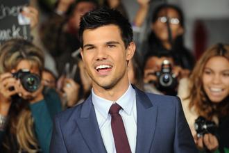 Taylor lautner nov15nec.jpg